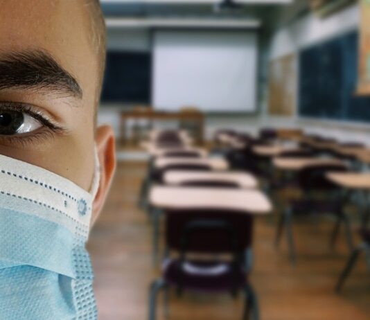 Coronavirus, medici nelle scuole: firmata una nuova ordinanza regionale