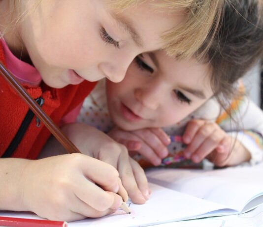 Terranuova Bracciolini, in distribuzione buoni scuola per l’acquisto di materiale scolastico