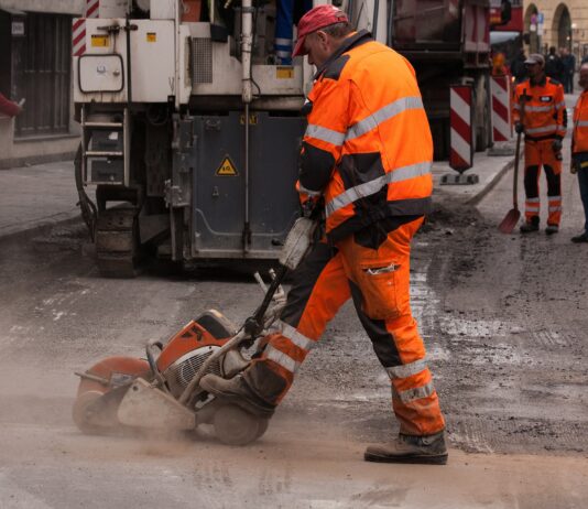 Fibra ottica, istituzione temporanea di un senso unico alternato nelle zone interessate dallo scavo