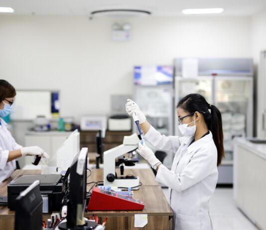 Coronavirus: in Toscana 575 nuovi casi, età media 42 anni, 2 decessi