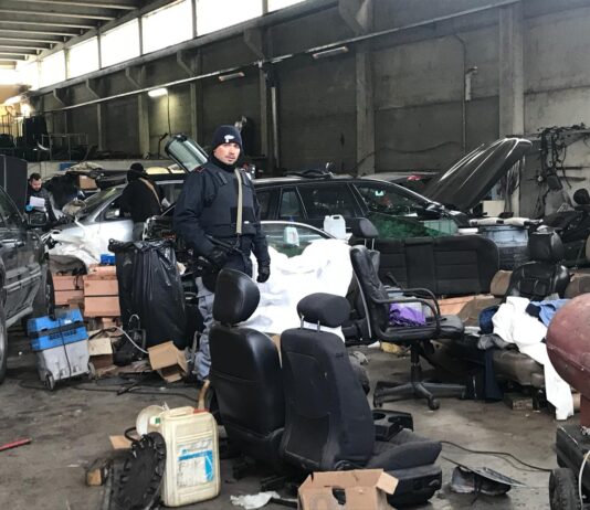 Chiusa l’indagine sullo stabilimento del Corsalone dove smembravano auto di lusso per rivendere i pezzi di ricambio. Rinvio a giudizio per 18 persone