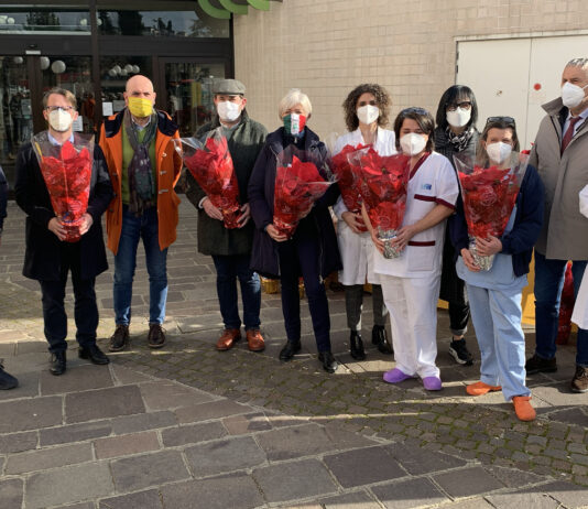 Coldiretti dona ai reparti covid del San Donato le stelle di natale delle aziende florovivaistiche