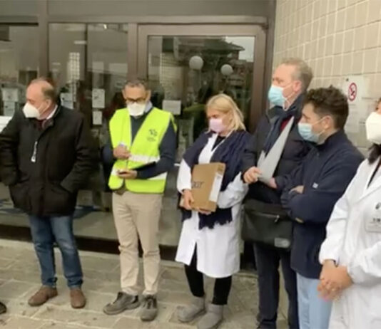 Una sonda ecografica portatile in dono al San Donato