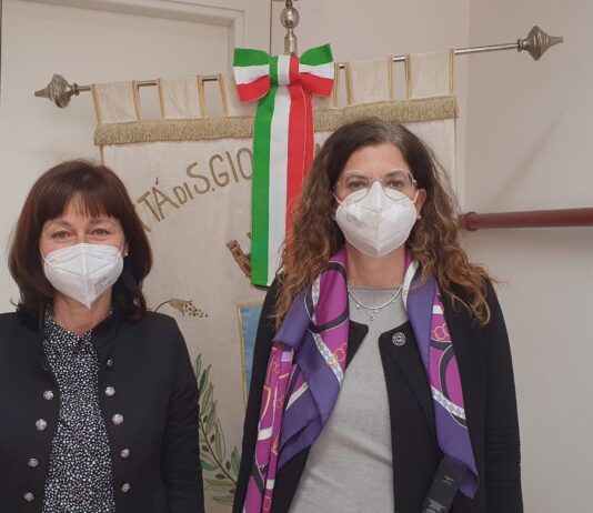 Prenotazione vaccino, serve aiuto?