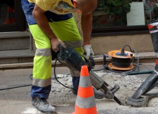 Montevarchi: lavori di nuova pavimentazione di via Roma
