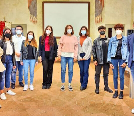 Il Sindaco Chienni saluta e ringrazia i volontari del Servizio Civile