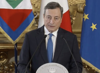 Draghi: “Estenderemo l’uso del green pass”. Sì a obbligo vaccinale e terza dose