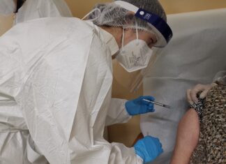 Dall’Aifa arriva l’ok alla somministrazione della terza dose del vaccino anti-Covid