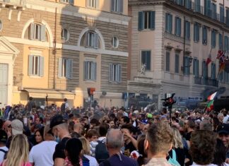La protesta dei ‘No pass’ contro la stretta del Viminale: “Non possono vietarci di manifestare”
