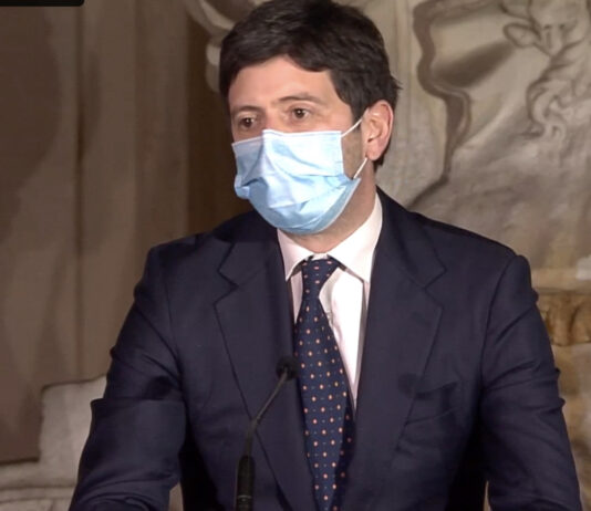 Covid, approvato il ‘decreto festività’: Green Pass valido sei mesi e Ffp2 sui bus