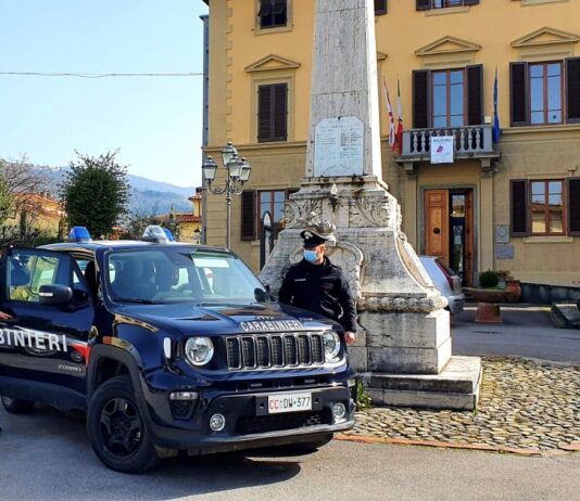 Scoppia la caldaia nella sua abitazione, intervengono i carabinieri che gli trovano in casa diversi grammi di cocaina e marijuana