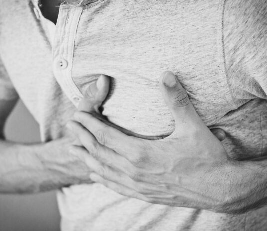 Rischio di miocardite e pericardite con vaccini mRNA