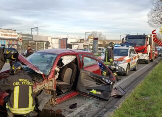 Incidente stradale a Terranuova, due le persone liberate dai vigili del fuoco