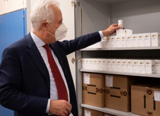 Le pillole Merck al Meyer, Giani: “La prima cura specifica per combattere il Covid”