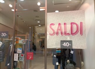 Saldi nel Valdarno, i negozianti: “catastrofe annunciata” – foto/video