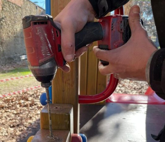 Interventi di manutenzione a Figline sui giochi per i più piccoli, in tutti i giardini pubblici