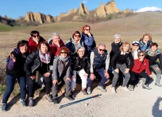 Prime scampagnate e camminate a piedi senza mascherina