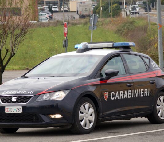 Laterina: danneggia con un bastone due auto in sosta e chiama i carabinieri, denunciato 40enne