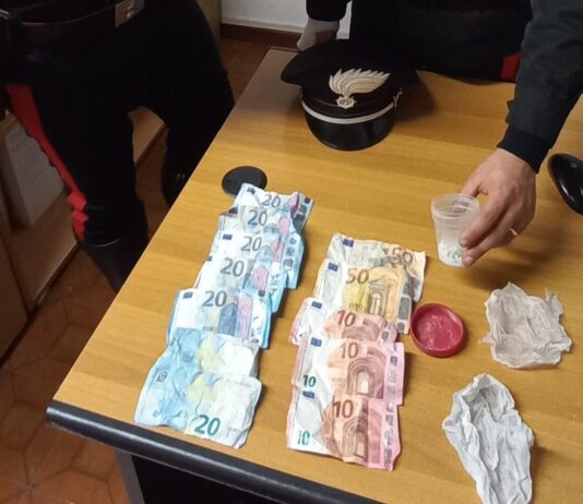 Montevarchi, cerca di evitare i carabinieri: viene arrestato per detenzione di stupefacenti ai fini di spaccio