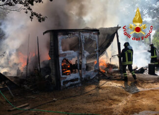 Prende fuoco un annesso agricolo a Montevarchi, nessun persona è rimasta ferita