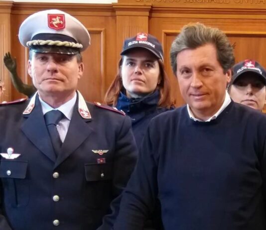 Consegnata al comandante della Polizia Municipale, Marcellino Lunghini, una lettera ufficiale d’encomio per lo spirito di abnegazione e per la grande professionalità per il suo lavoro