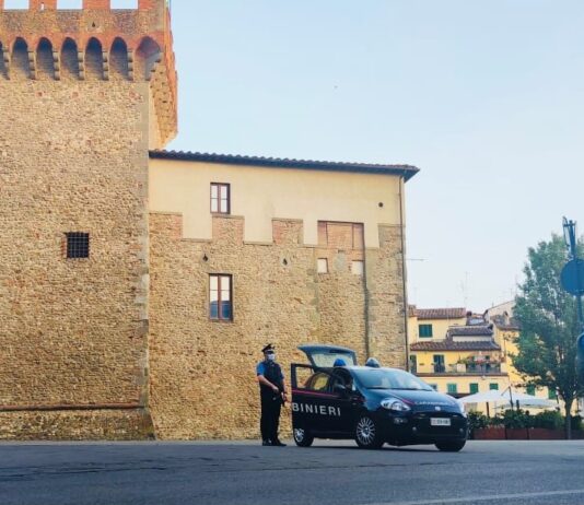 Guidava sotto effetto di stupefacenti ed era in possesso di droga: denunciato 20enne