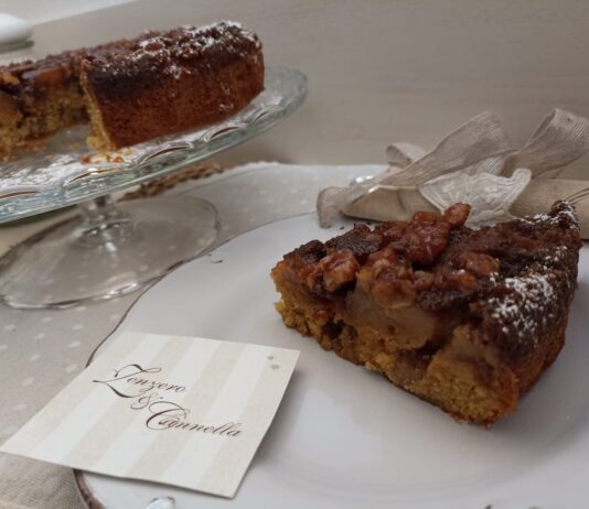 Torta caramellata frutta e noci