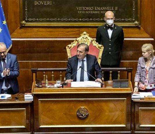 Bufera su la Russa per le parole sul 25 aprile. Lui: “Lo rispetto, leggete bene”. E minaccia querele