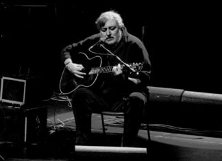 Dopo 10 anni Francesco Guccini torna con le Canzoni da intorto