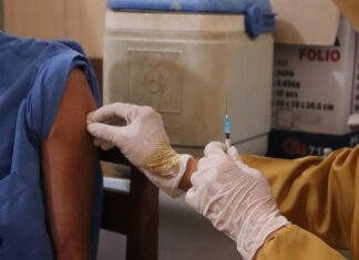 Livelli di anticorpi SARS-CoV-2 tra i vaccinati con infezioni da variante Delta o Omicron