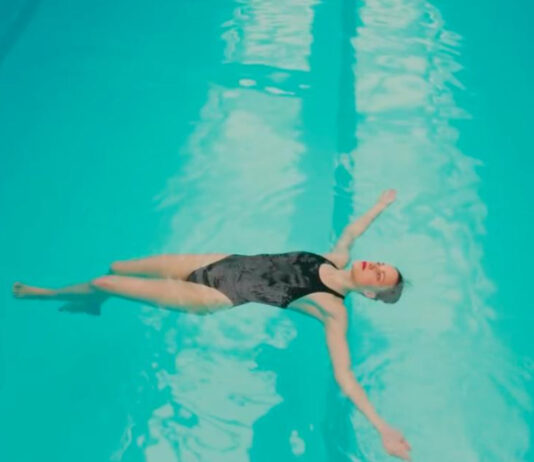 L’atleta olimpica Genevieve Florence racconta la reazione avversa al vaccino Pfizer con un video