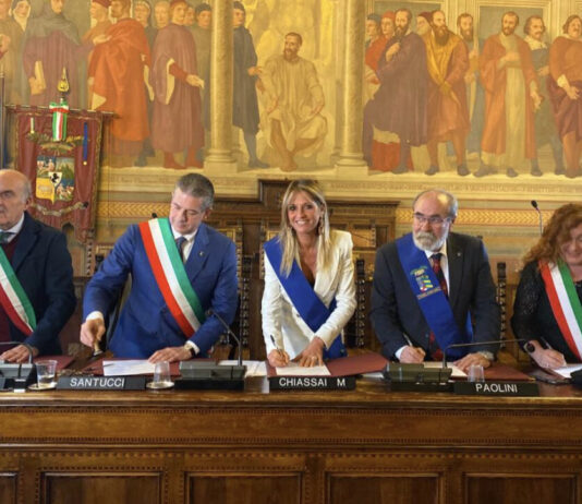 Una firma storica in Sala dei Grandi della Provincia di Arezzo per la Strada della Luna