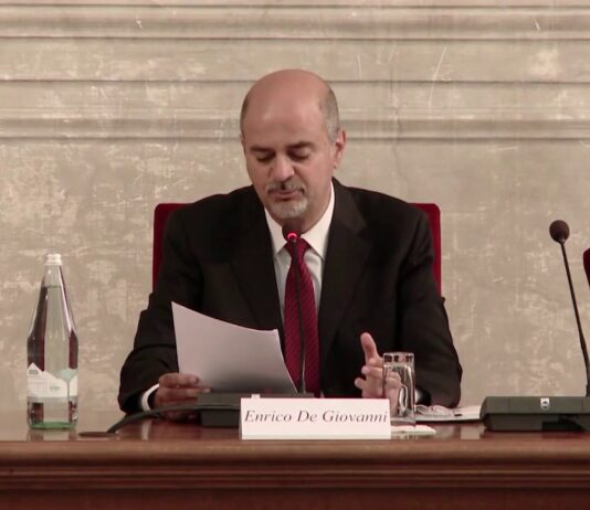 Secondo l’Avvocatura dello Stato “o Ti vaccini o non lavori” non era una coercizione e un ricatto”