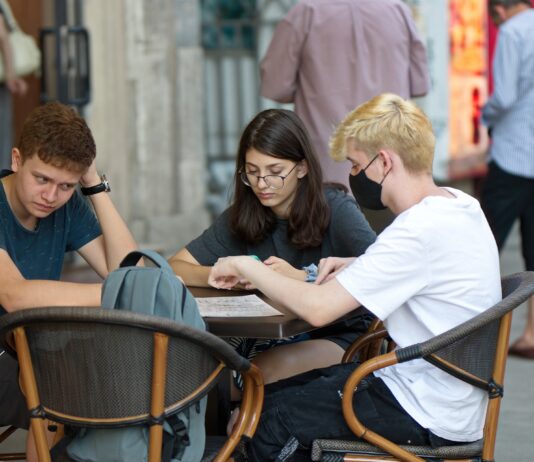 Il Governo vuole cancellare il bonus cultura ai 18enni