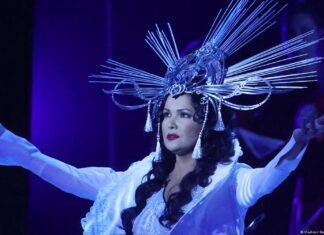 Il soprano russo Anna Netrebko deve cantare ad Arezzo