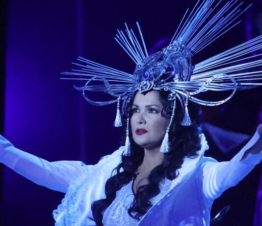 Il soprano russo Anna Netrebko deve cantare ad Arezzo