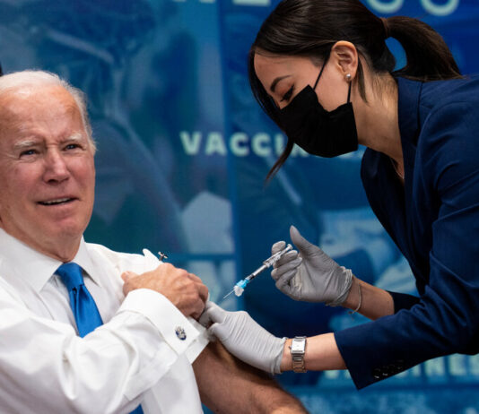 Wall Street Journal: “sono stati raccomandati vaccini senza dati a sostegno della loro sicurezza e efficacia”