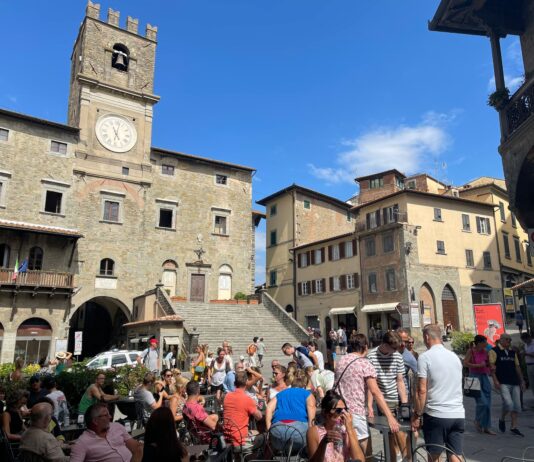Cortona, l’imposta di soggiorno si adegua ai livelli delle grandi città d’arte