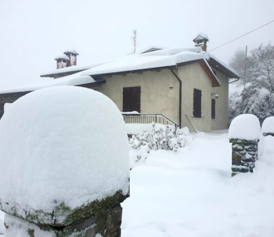 Chiusi della Verna dove “tutto è bianco”: ecco come si sta sotto un metro di neve
