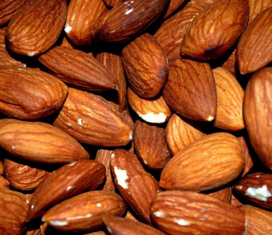 Mandorle sgusciate ritirate dal mercato, “possibile presenza di aflatossine”: i rischi