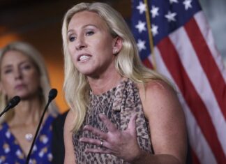 Al Congresso Marjorie Taylor Greene contro la censura degli ex manager di Twitter