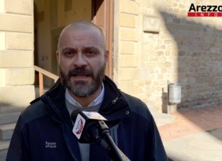 Menchetti: “La bandiera ucraina è stata rimossa dalla facciata di Palazzo comunale”