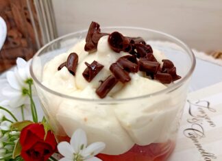 Mousse di cioccolato bianco e fragole