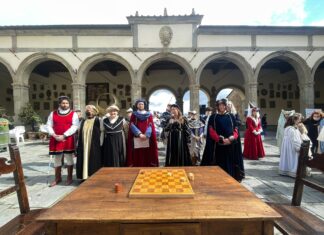 Torna la Dama Vivente in Comune d’Epoca con i Rioni Castiglionesi