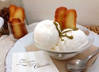 Lingue di gatto al pistacchio