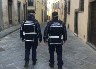 Rubava in tabacchini, negozi, distributori: fermato scassinatore