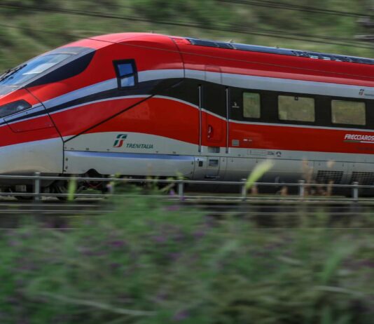 Passeggeri bloccati sulla direttissima Firenze-Roma per un guasto: intervento della Protezione Civile