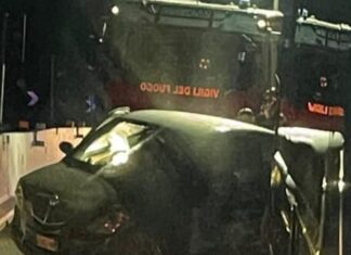 Guida in A1 nella notte senza patente e perde il controllo dell’auto