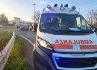 Scontro fra auto e moto: 35enne trasportato all’Ospedale della Gruccia