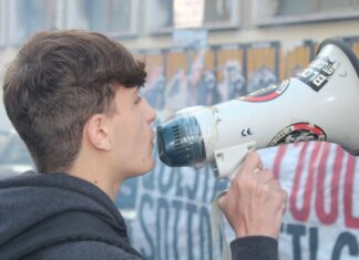 Blocco Studentesco interviene al Liceo Machiavelli: “Basta scuole che cadono a pezzi”